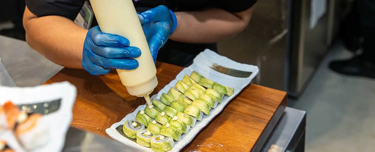 garnish the sushi