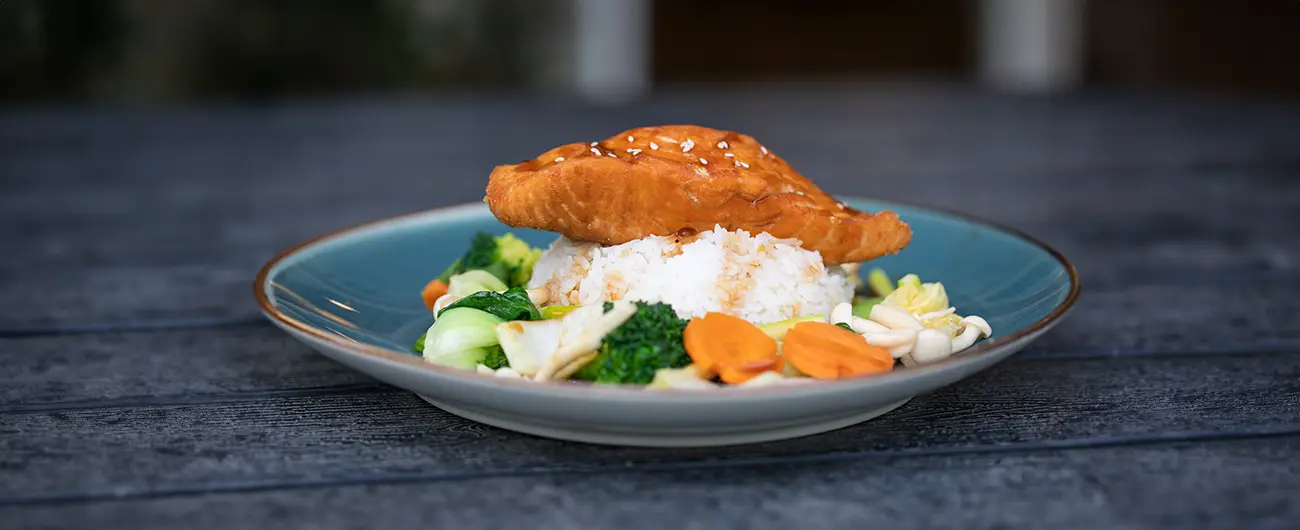 Fried chicken with rice vegetables